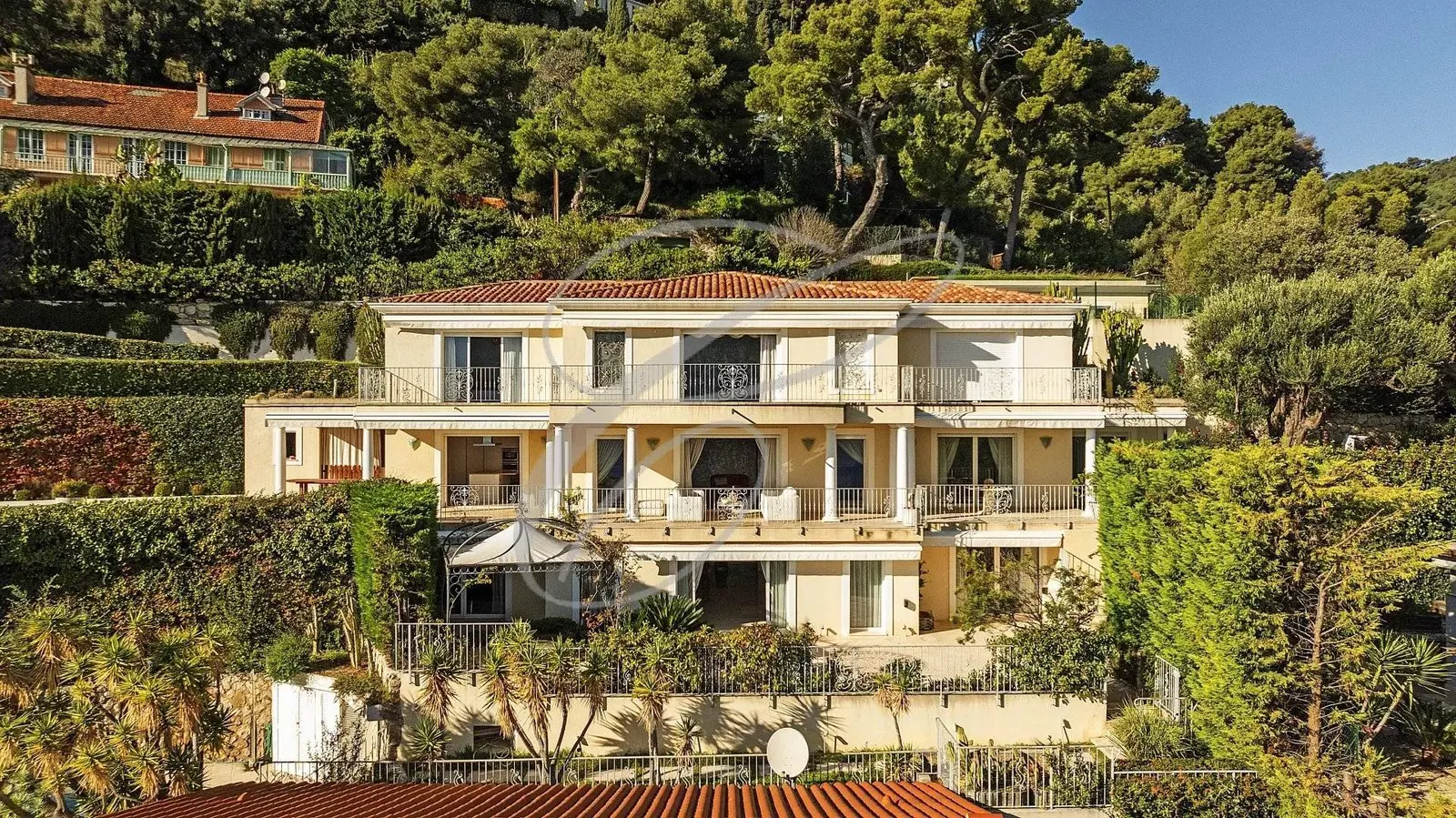 Roquebrune-Cap-Martin — Luxurious Villa — photo 2