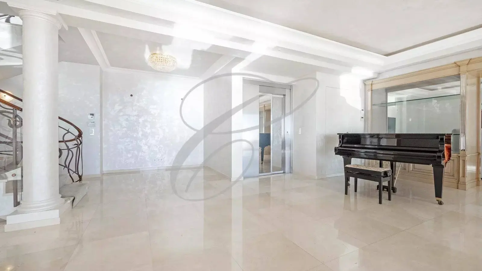 Roquebrune-Cap-Martin — Luxurious Villa — photo 7