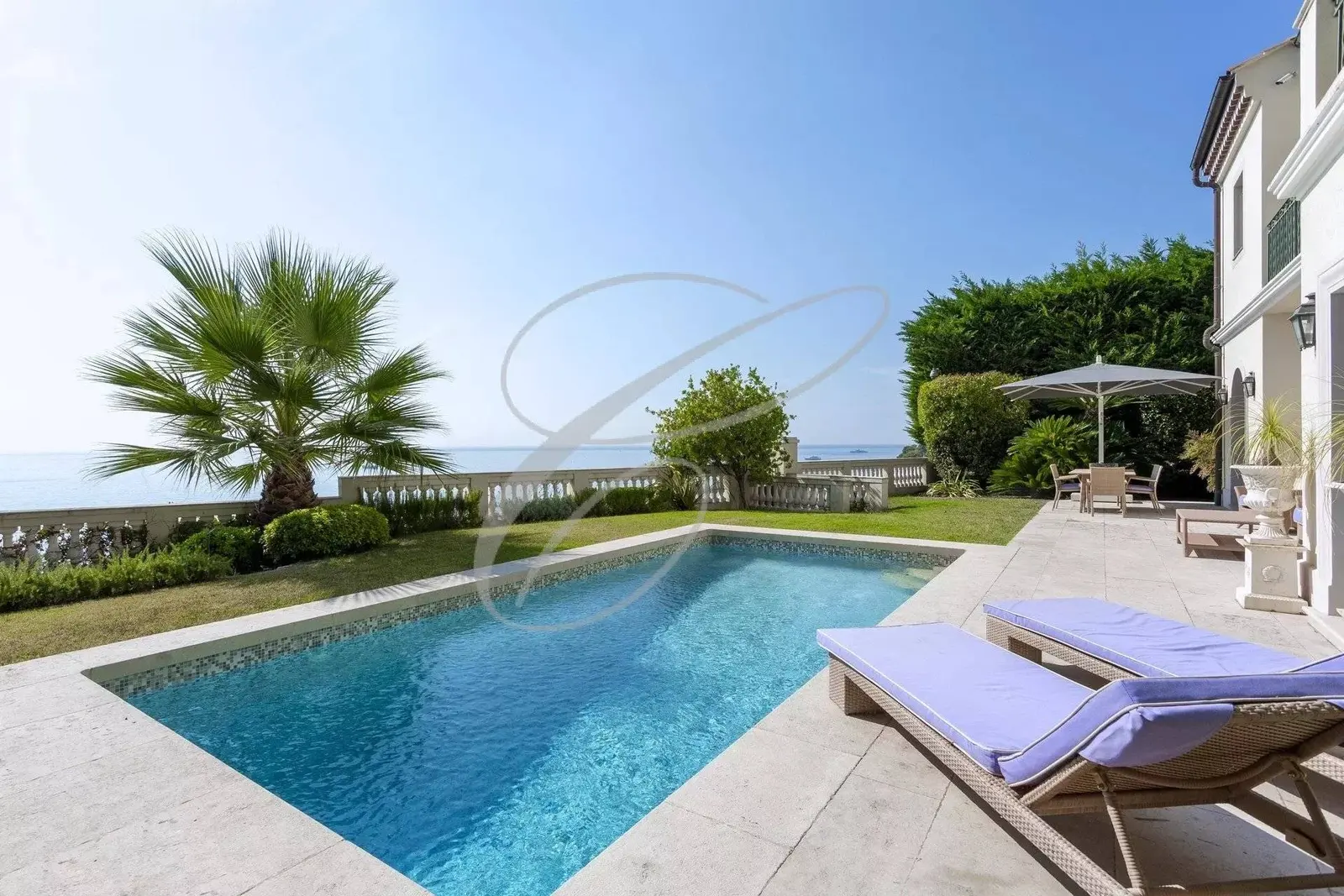 Cap Martin Feet in the Water — Villa — photo 1