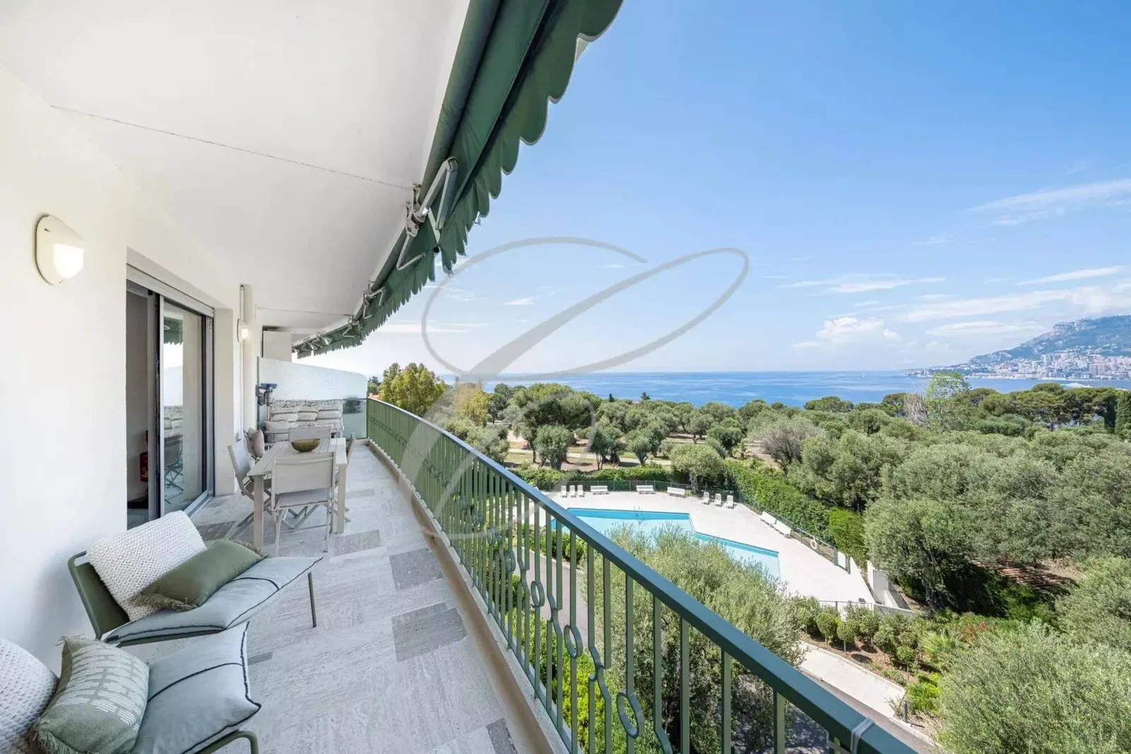 Cap Martin — Rare 4-Room Apartment — photo 1