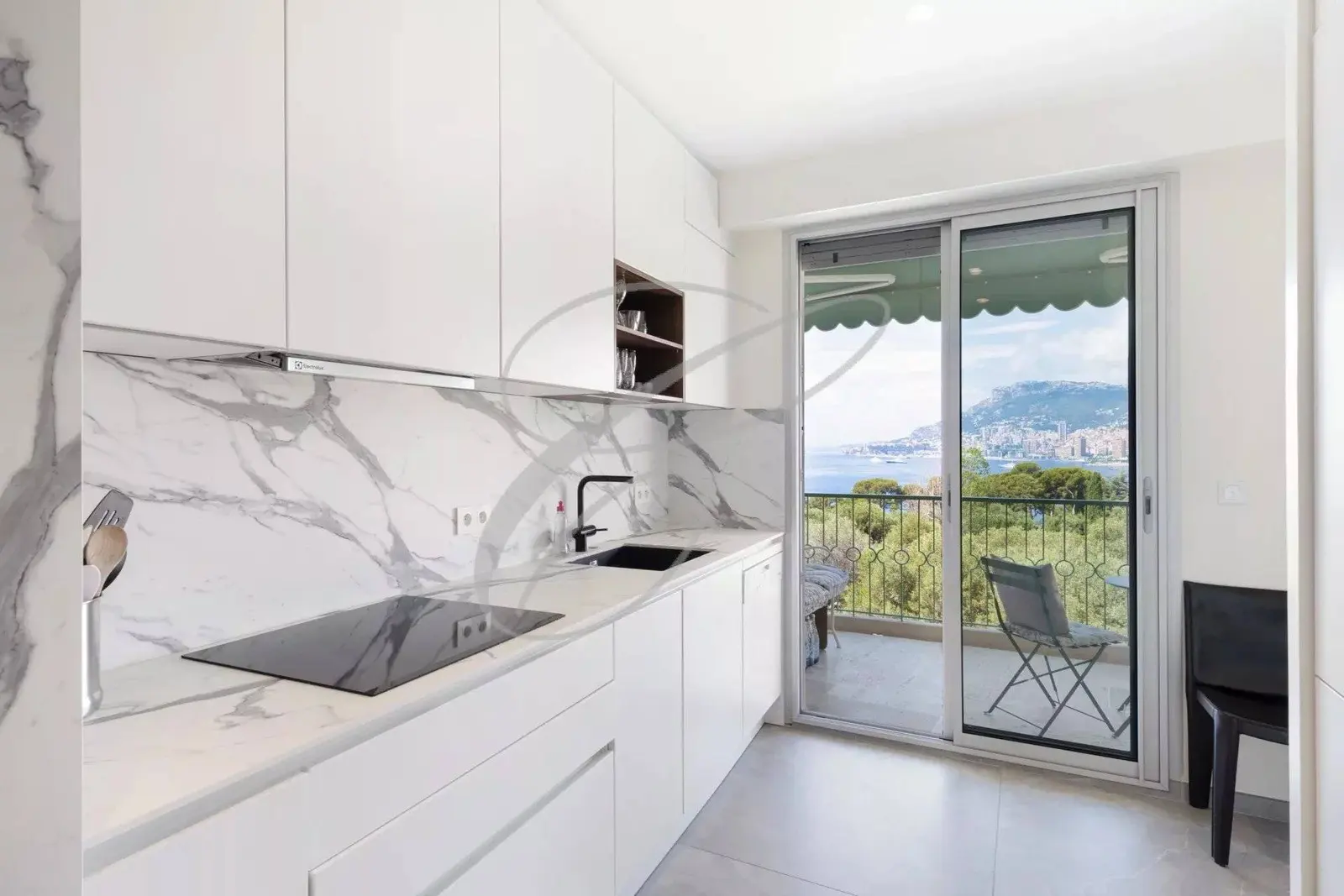 Cap Martin — Rare 4-Room Apartment — photo 4