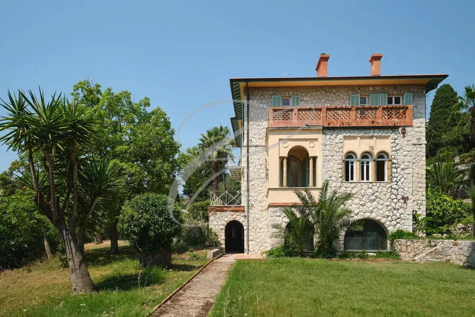 Menton Garavan — Property — photo 2