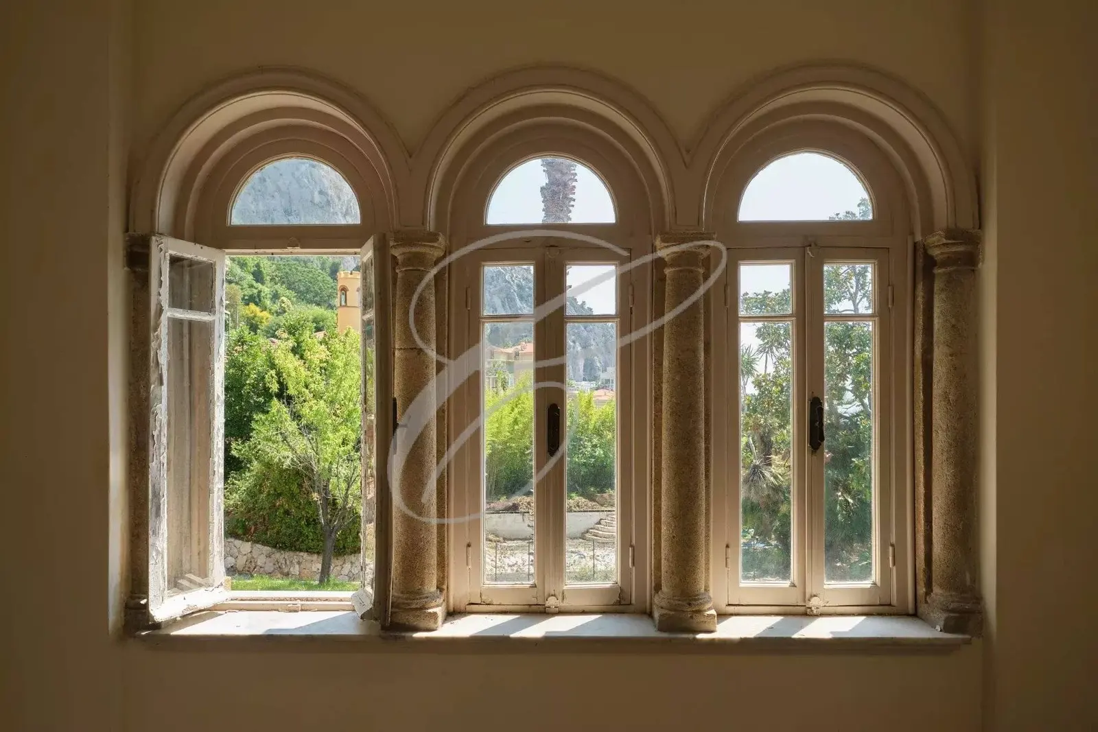 Menton Garavan — Property — photo 5