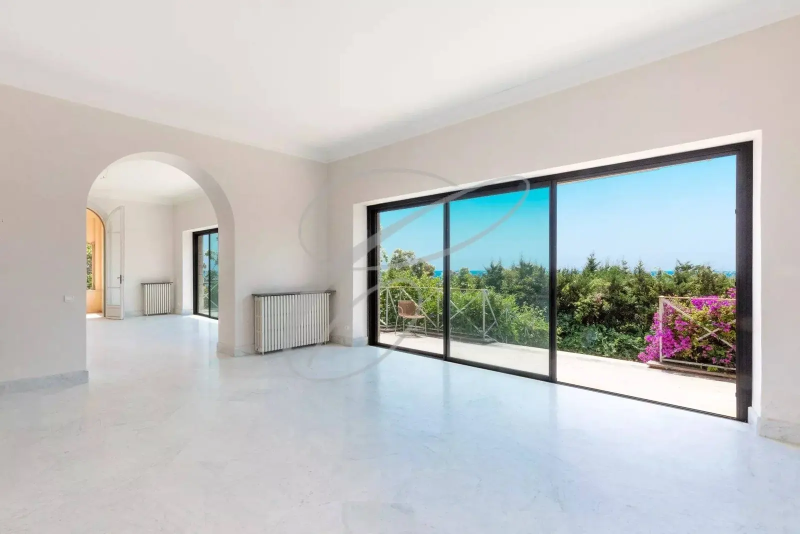 Menton Garavan — Property — photo 7
