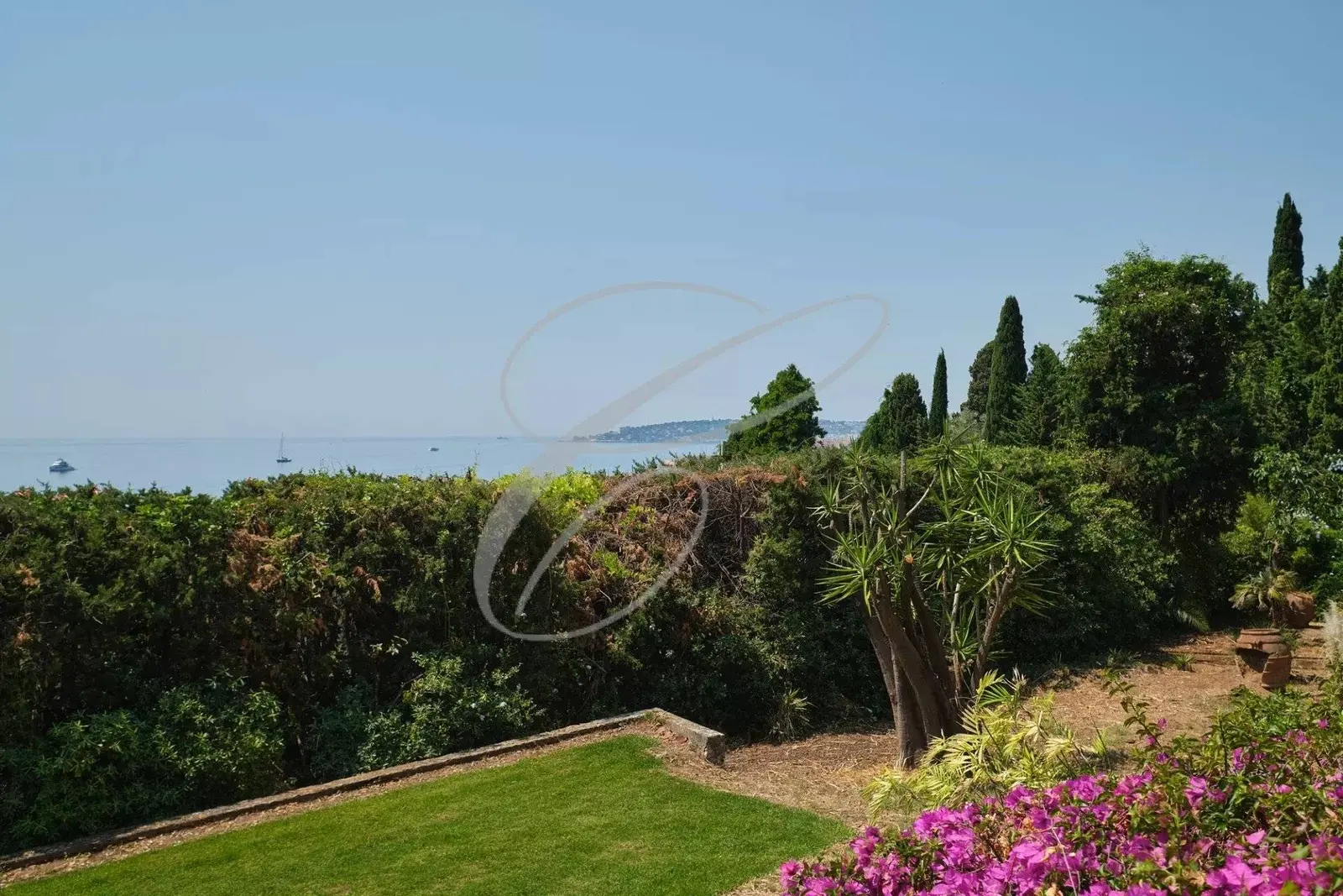 Menton Garavan — Property — photo 8