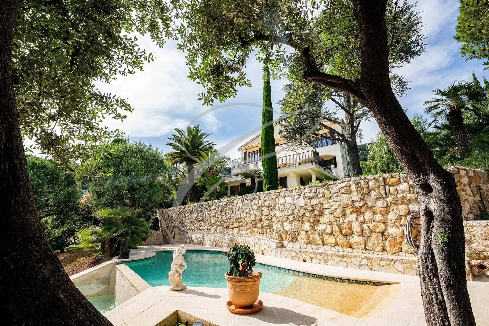 Roquebrune-Cap-Martin — New Villa — photo 10