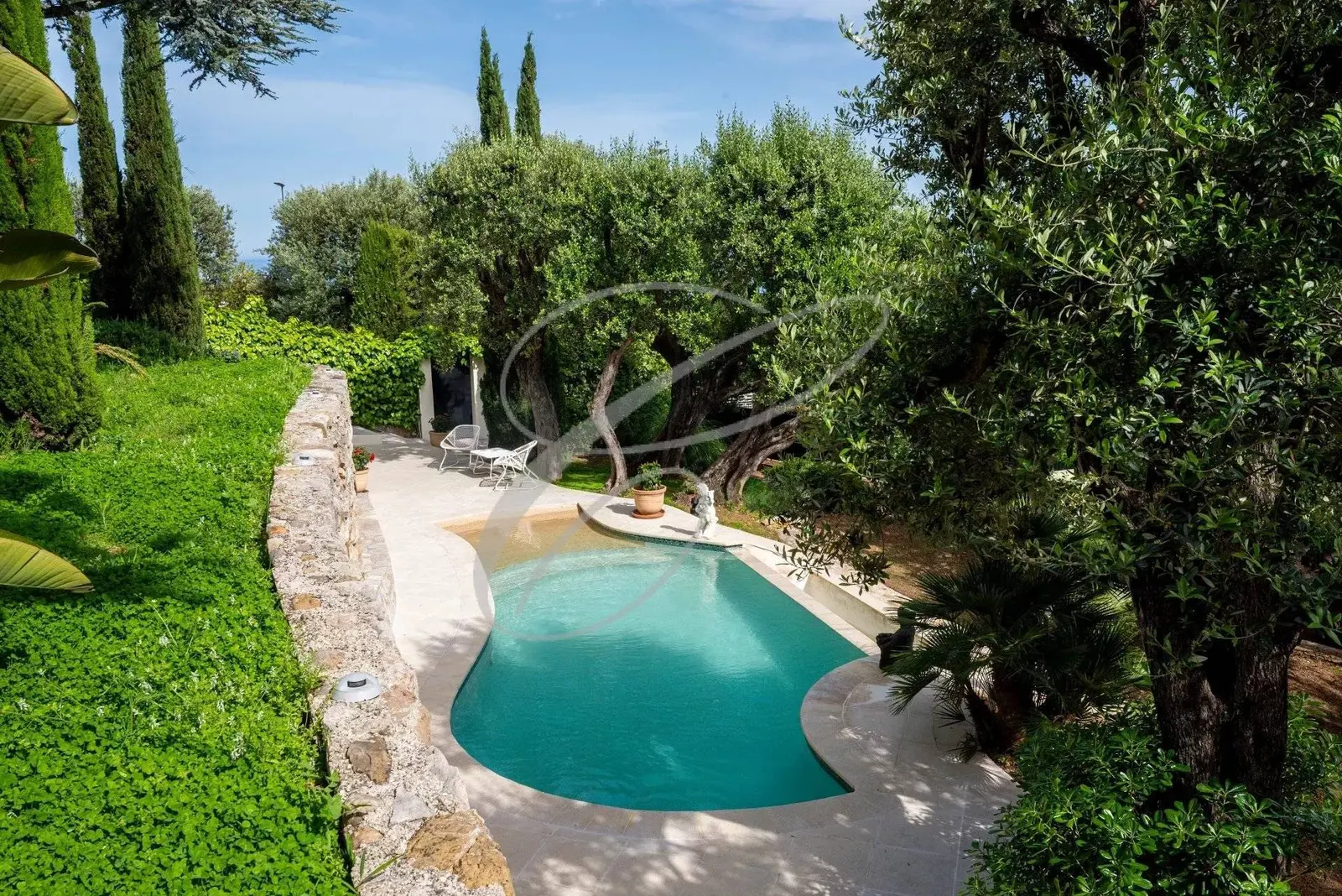 Roquebrune-Cap-Martin — New Villa — photo 11