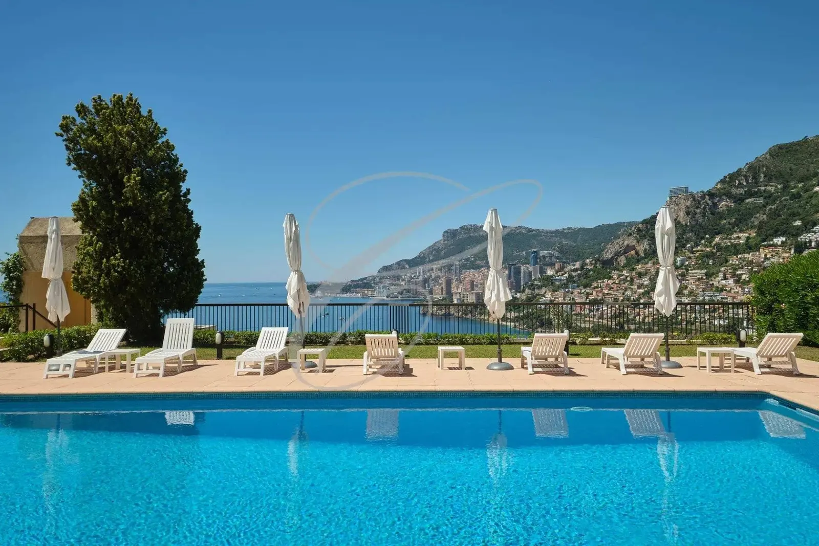Roquebrune-Cap-Martin — 3/4 Rooms — photo 8