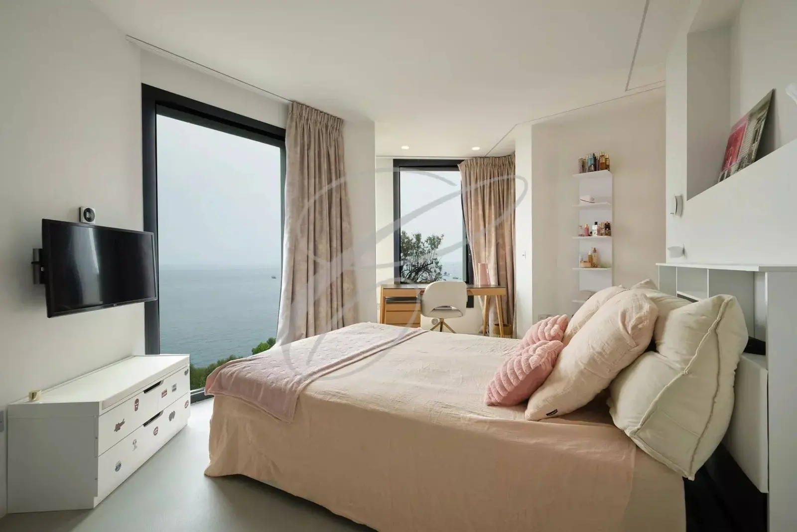 Roquebrune-Cap-Martin — Contemporary Villa — photo 14
