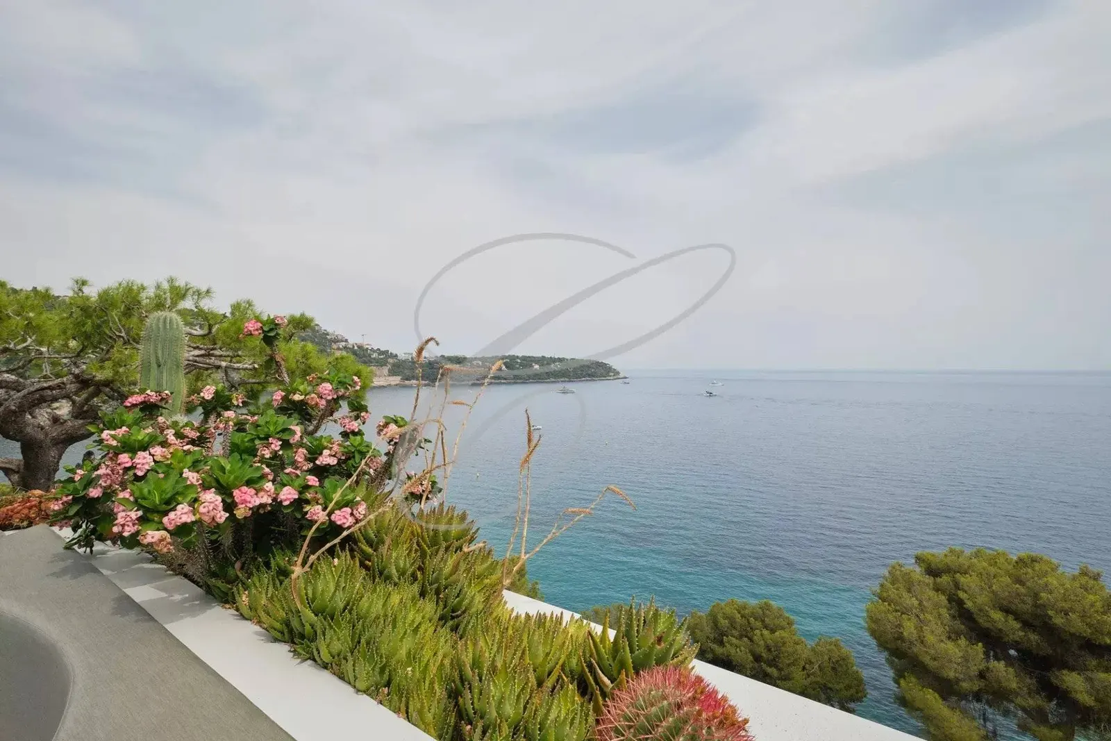Roquebrune-Cap-Martin — Contemporary Villa — photo 20