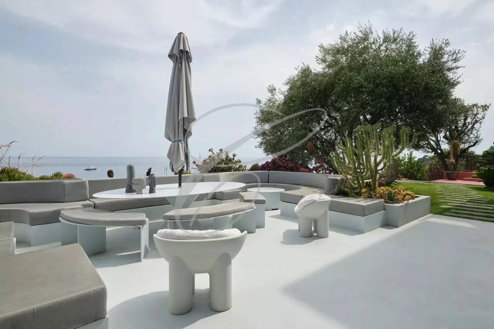 Roquebrune-Cap-Martin — Contemporary Villa — photo 21