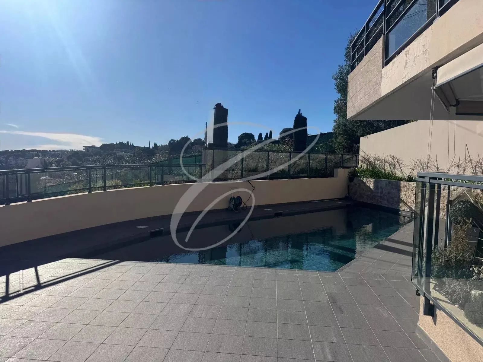 Roquebrune-Cap-Martin — 3-Piece Penthouse — photo 2