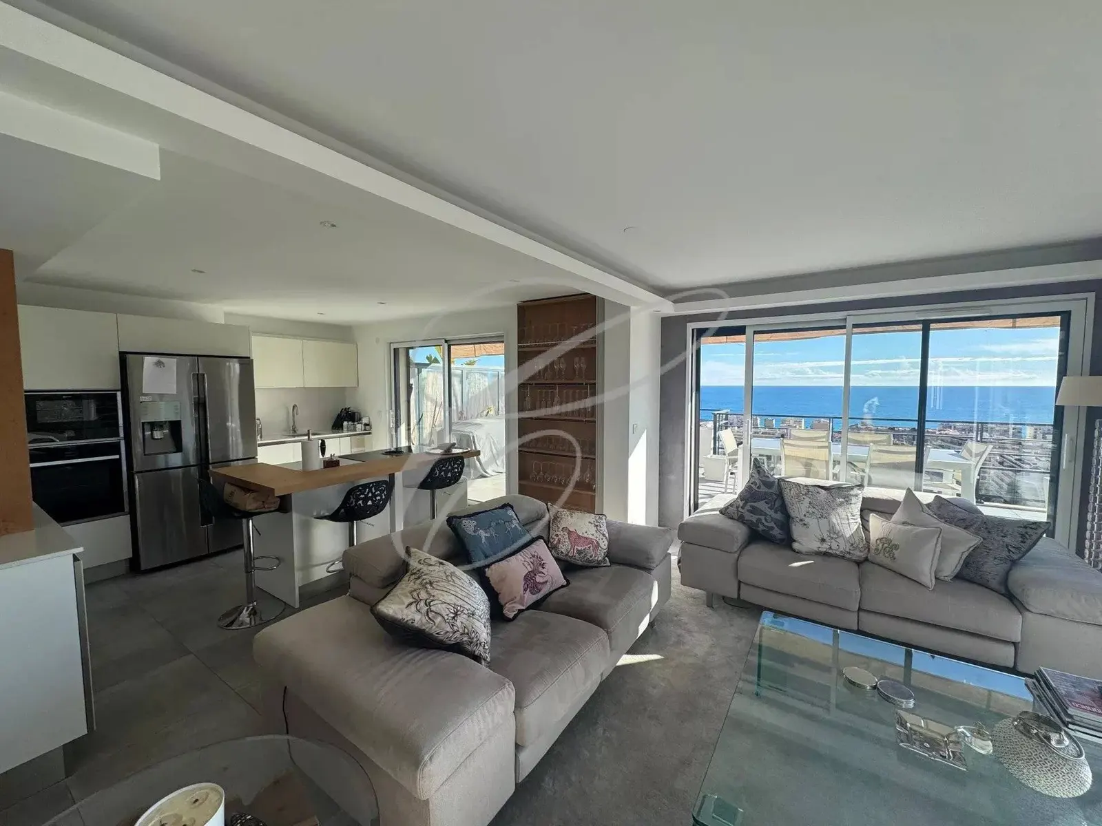 Roquebrune-Cap-Martin — 3-Piece Penthouse — photo 3
