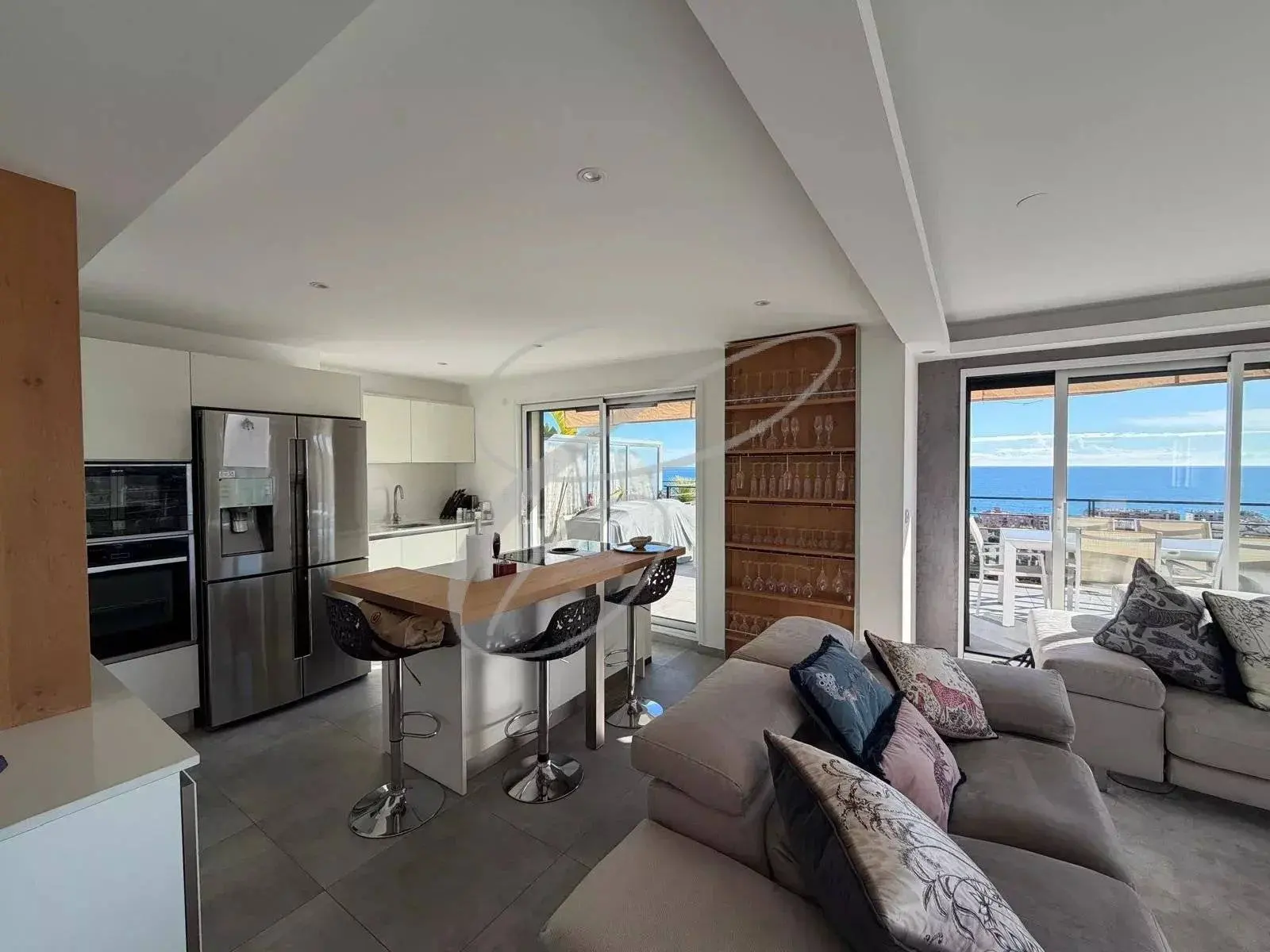Roquebrune-Cap-Martin — 3-Piece Penthouse — photo 7