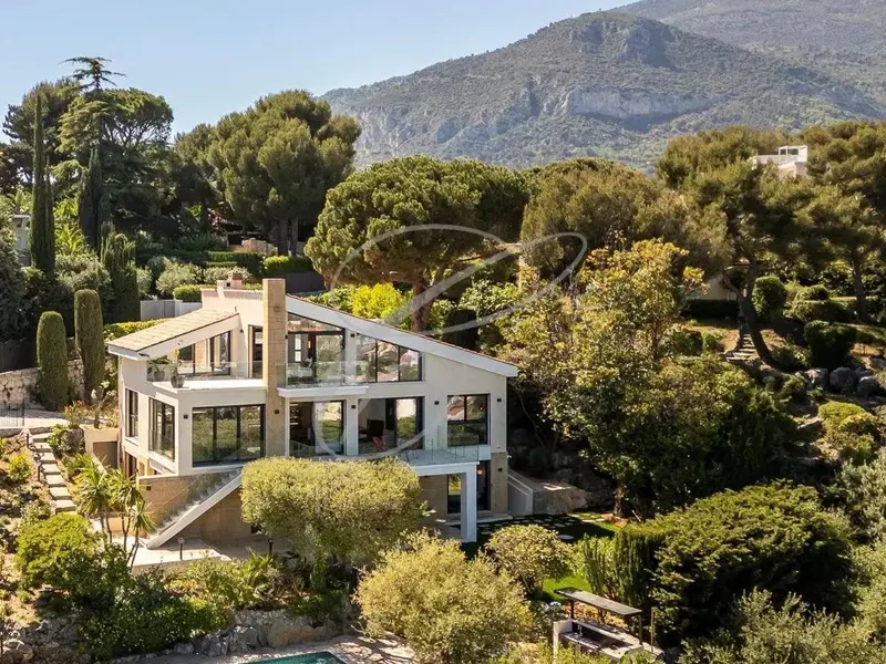 Roquebrune-Cap-Martin — Brand New Luxurious Contemporary Villa