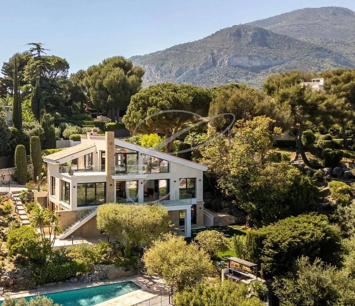 Roquebrune-Cap-Martin — Brand New Luxurious Contemporary Villa — photo 1
