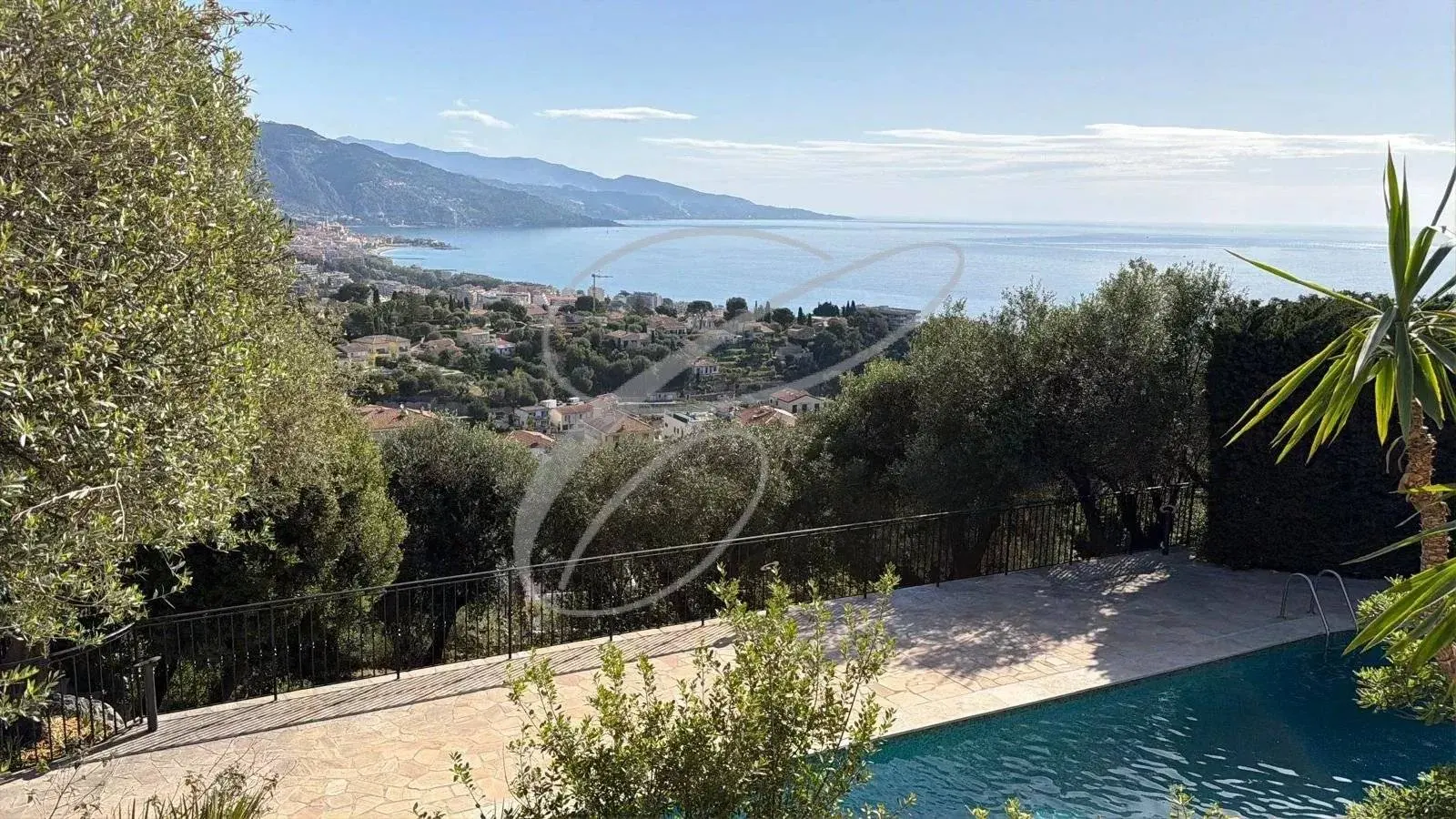Roquebrune-Cap-Martin — Brand New Luxurious Contemporary Villa — photo 2