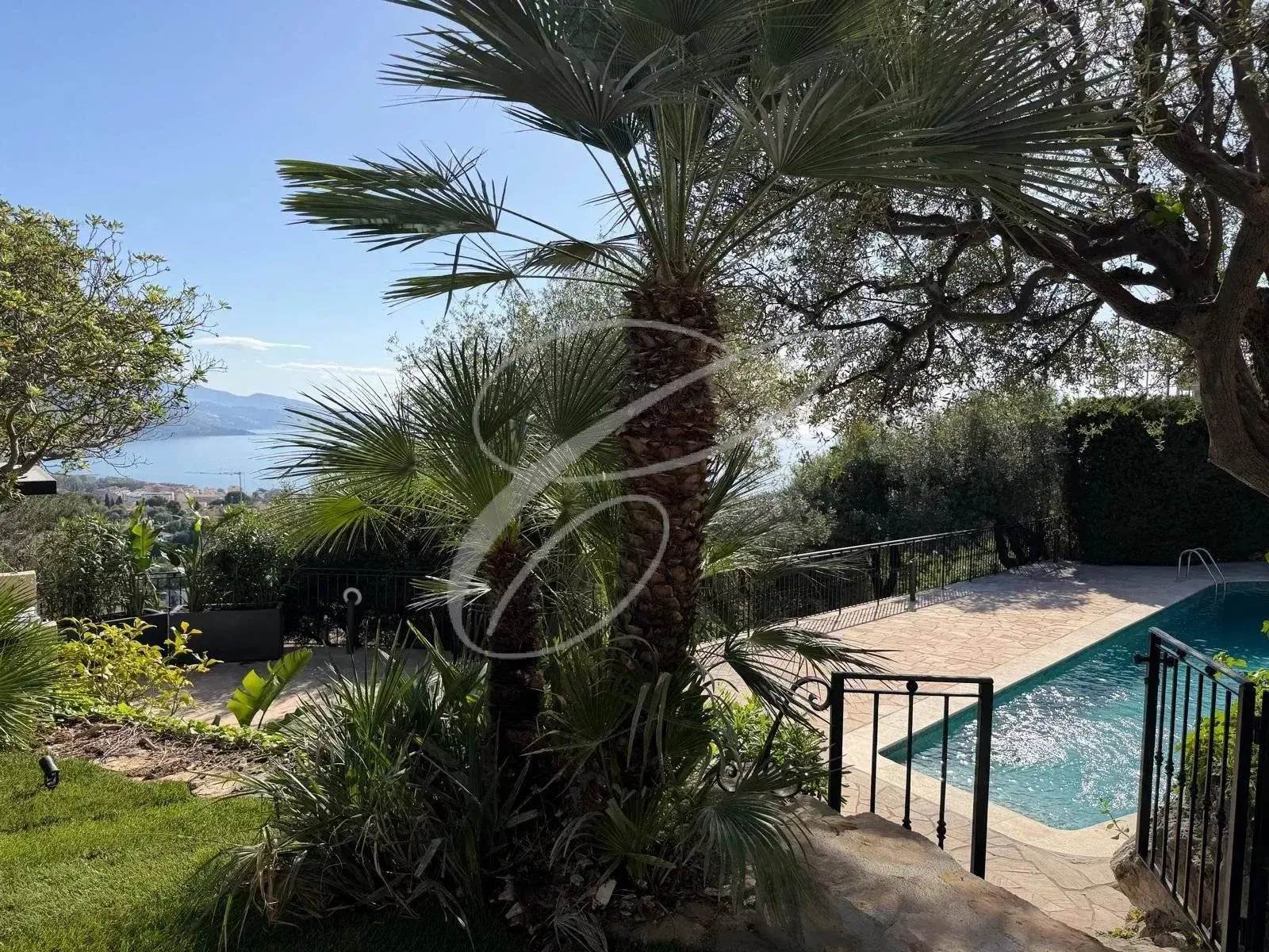 Roquebrune-Cap-Martin — Brand New Luxurious Contemporary Villa — photo 3