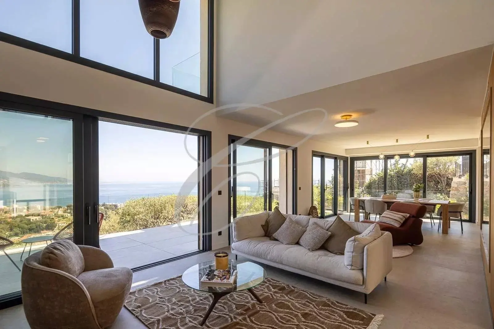 Roquebrune-Cap-Martin — Brand New Luxurious Contemporary Villa — photo 4