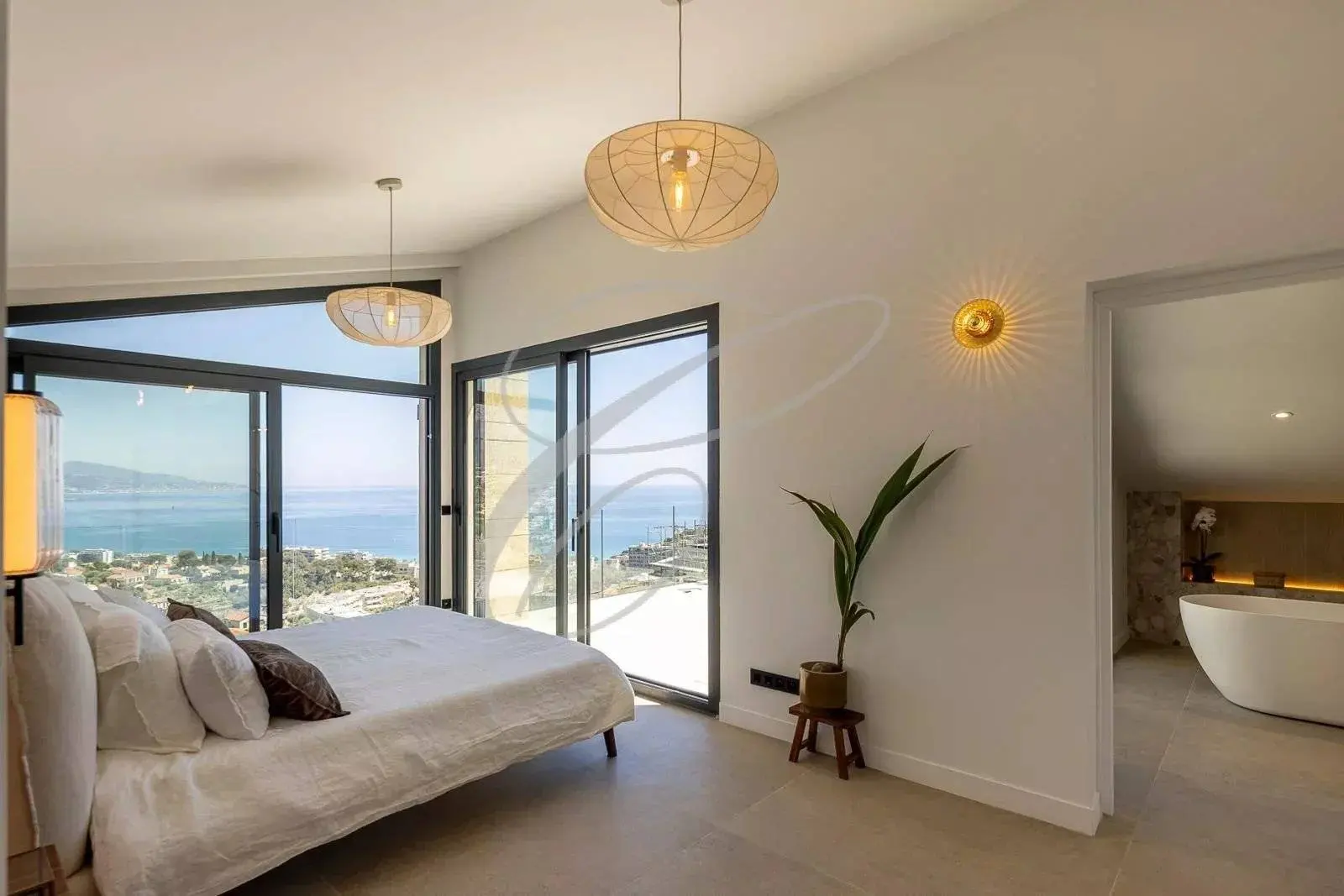 Roquebrune-Cap-Martin — Brand New Luxurious Contemporary Villa — photo 8