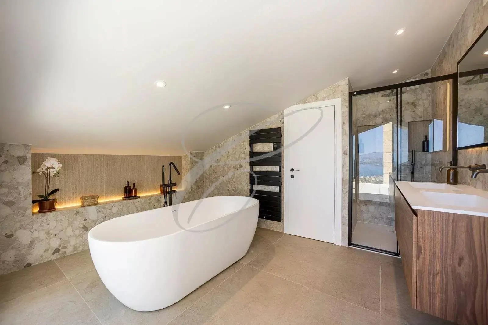 Roquebrune-Cap-Martin — Brand New Luxurious Contemporary Villa — photo 9