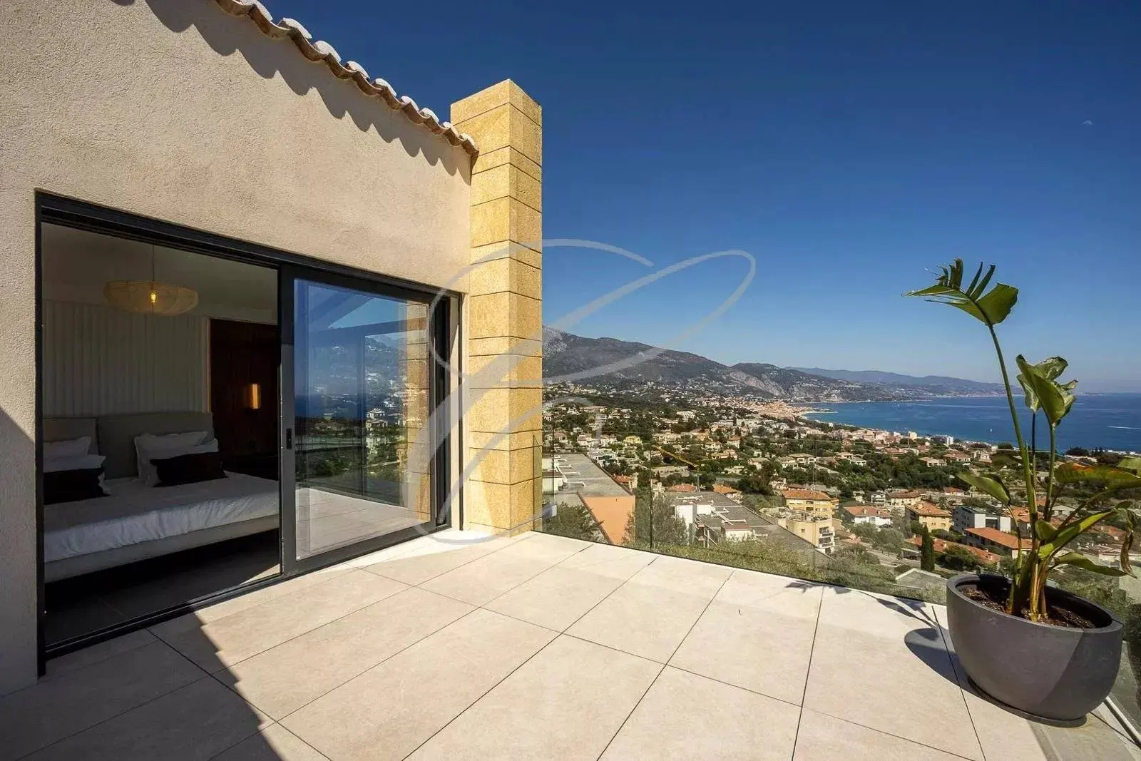 Roquebrune-Cap-Martin — Brand New Luxurious Contemporary Villa — photo 10