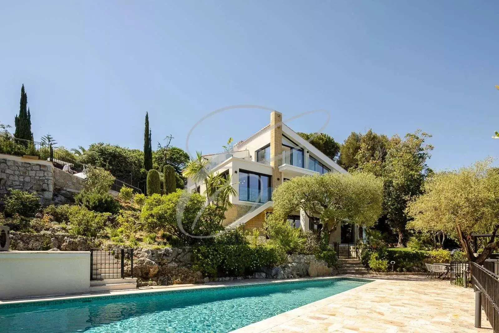 Roquebrune-Cap-Martin — Brand New Luxurious Contemporary Villa — photo 16