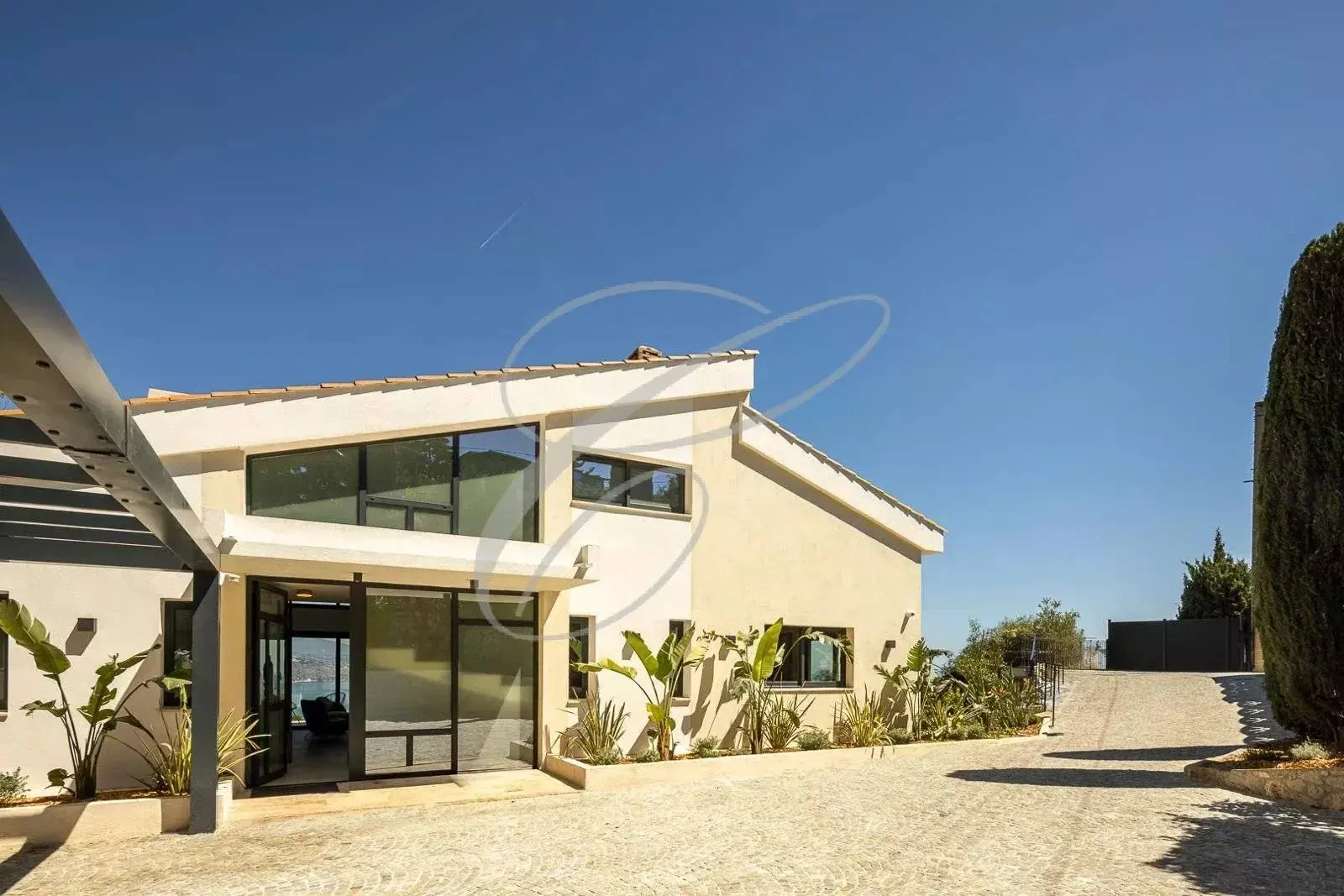 Roquebrune-Cap-Martin — Brand New Luxurious Contemporary Villa — photo 18
