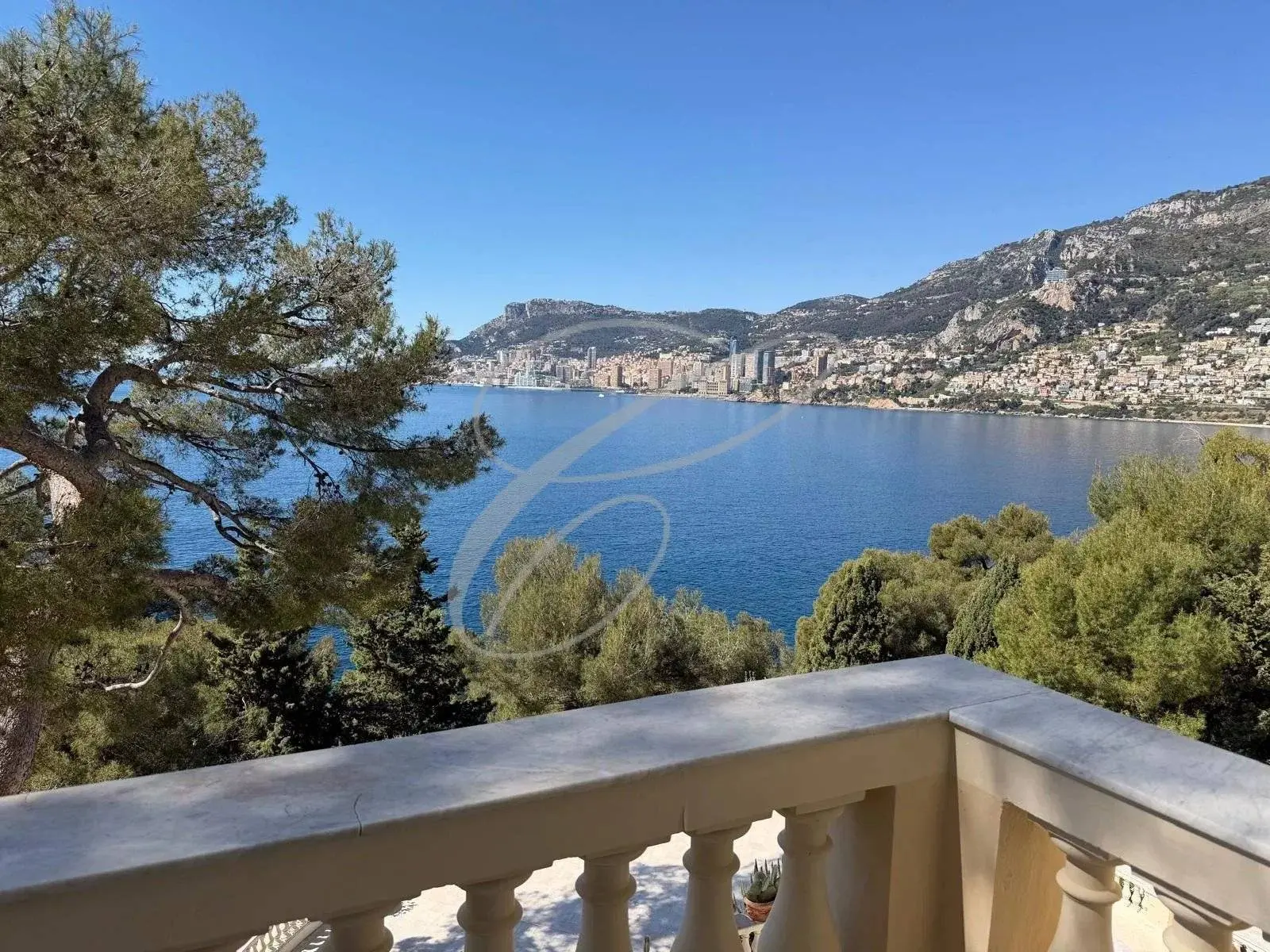 Private Estate of Cap Martin — 3 Rooms — photo 1