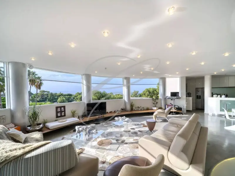 Roquebrune-Cap-Martin — 5 Rooms